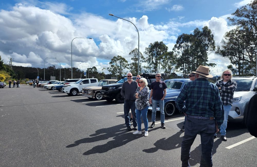 Saturday cruise - Regrouping at Sparks Rd