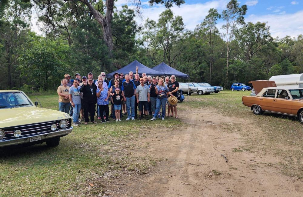 Group photo at Chinaman's Hollow